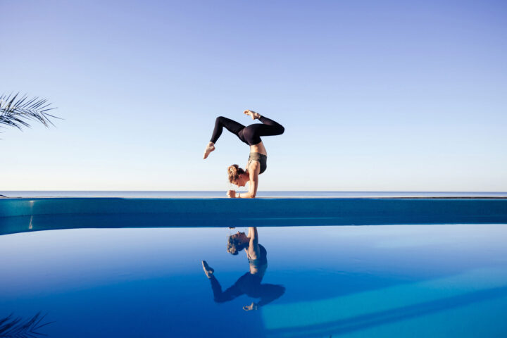 Yoga im Grünen und freies Training im Wasser